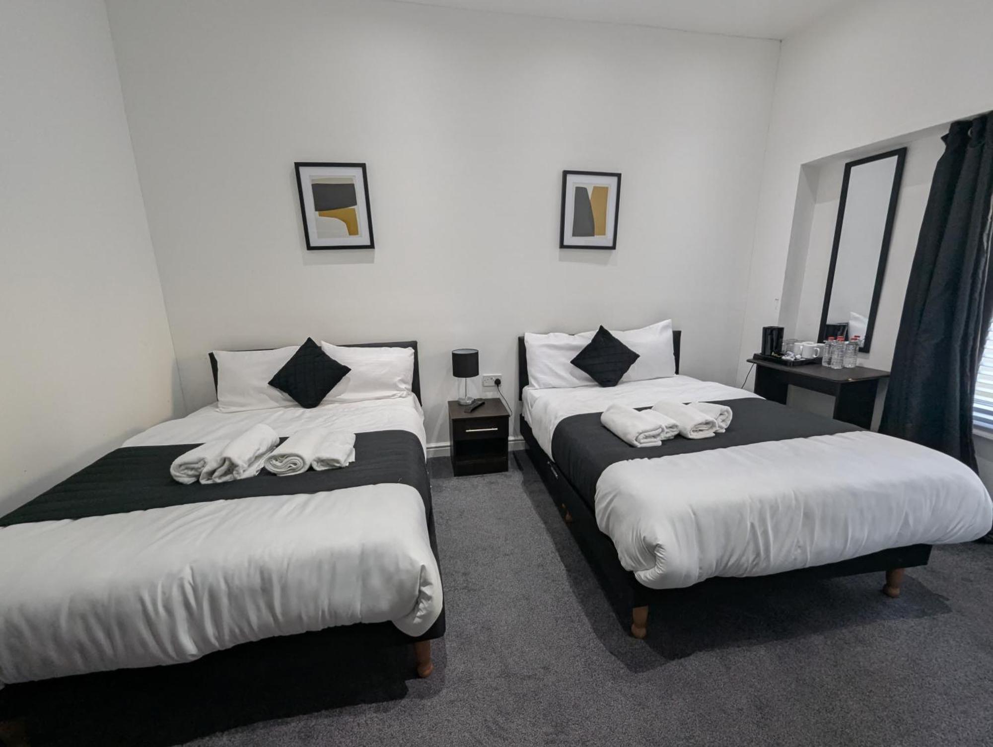 Oyo Firs Lodge London Heathrow Hounslow Exterior foto