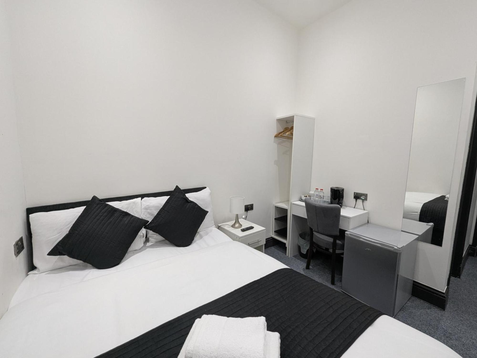 Oyo Firs Lodge London Heathrow Hounslow Exterior foto